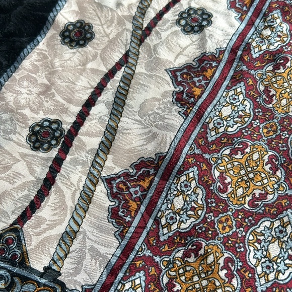 Worthington polyester scarf euc headwear wrap shoulder shawl with style & class - Picture 3 of 17